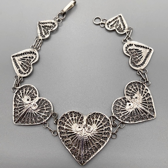 Vintage graduated heart shaped filigree bracelet 8 inches in sterling sterling - Picture 3 of 7